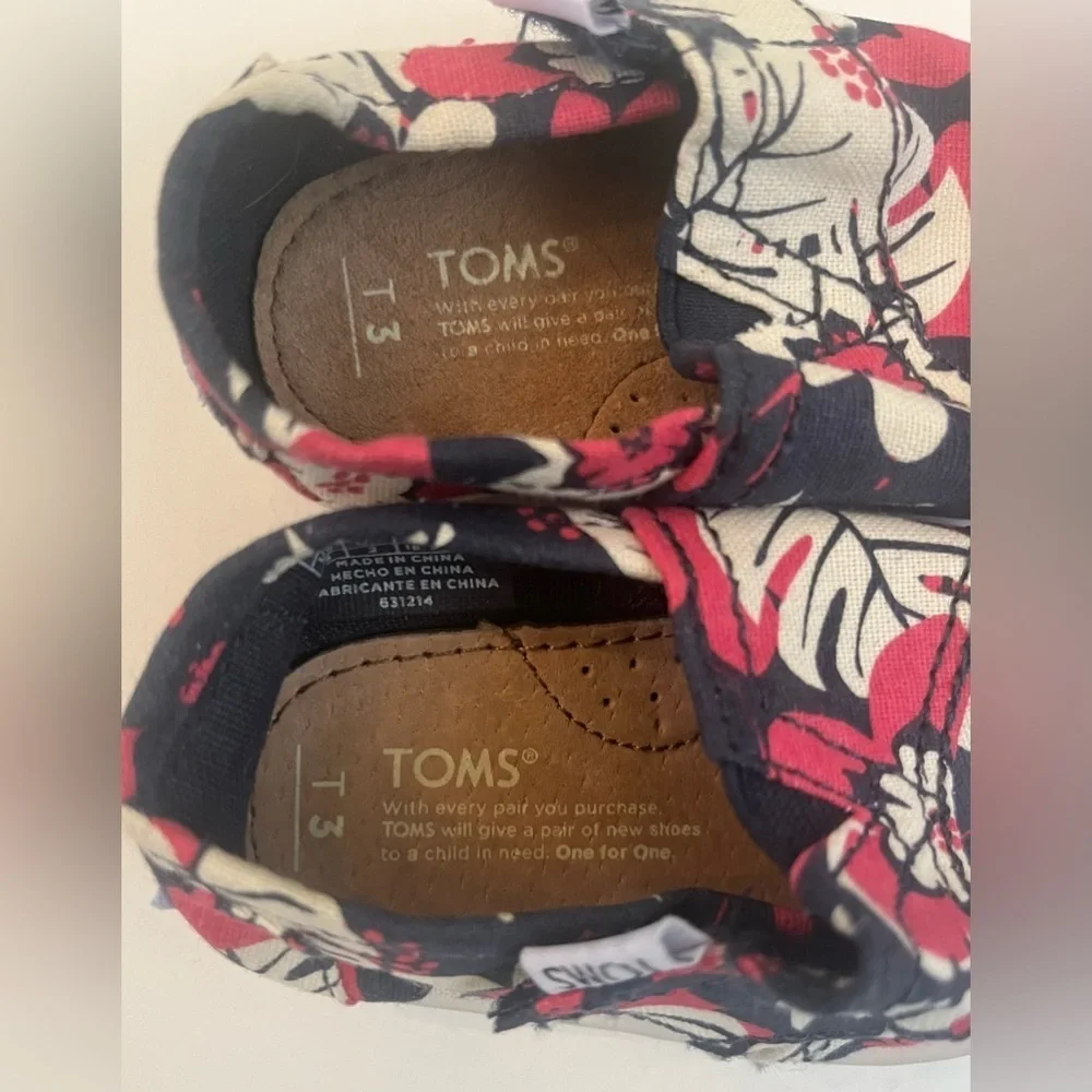 Toms baby girl floral slip on shoe Sz 3